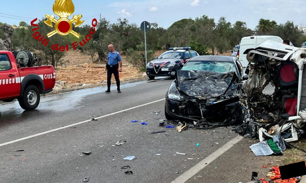 Frontale Tra Presicce E Salve Uomo Estratto Dalle Lamiere Il Gallo